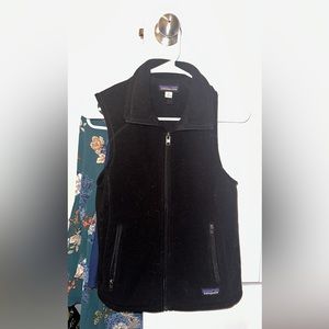 Patagonia Classic Black Fleece Vest - Women’s Small